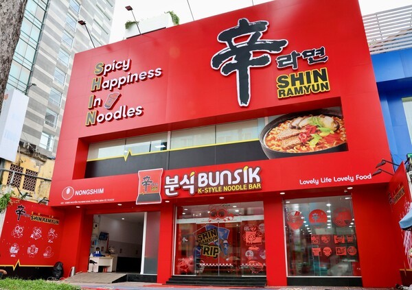 베트남 호치민에 위치한 '신라면 분식' 글로벌 3호점 전경./사진=농심