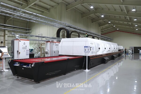 에스제이신소재 둔곡산단 BIPV 컬러유리 전용공장 내부 [사진=인더스트리뉴스]