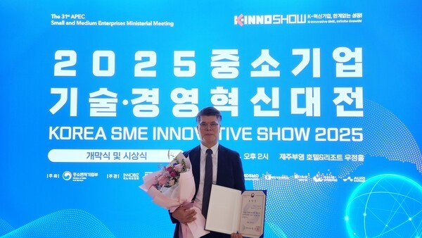 리쉐니에 이용관 대표가 지난 4일 열린 ‘2025 중소기업 기술경영혁신대전’ 시상식에서 중소벤처기업부 장관상(기술혁신 분야)을 수상했다. [사진=리쉐니에]