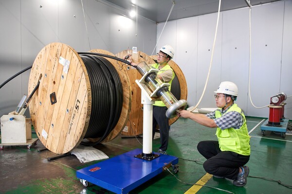국내 최초로 국제 신규 내화기준을 충족한 LS전선의 MV 내화 케이블./사진=LS전선