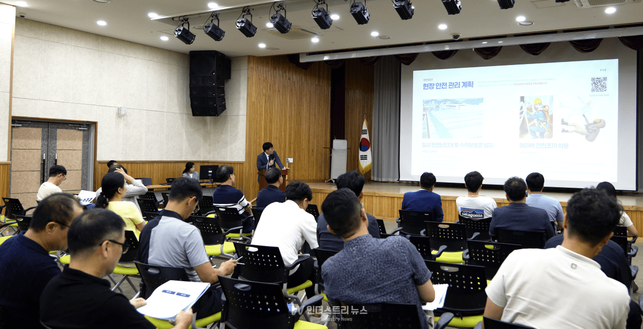그랜드썬기술단은 경상남도가 주관한 ‘산업단지 태양광 권역별 보급 설명회’에서 시공기업으로 참여해 산업단지 맞춤형 태양광 솔루션과 운영 사례를 발표했다. [사진=그랜드썬기술단]