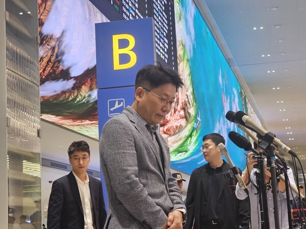 김동명 LG에너지솔루션 대표가 인천공항에서 발언하고 있다. /사진=연합뉴스