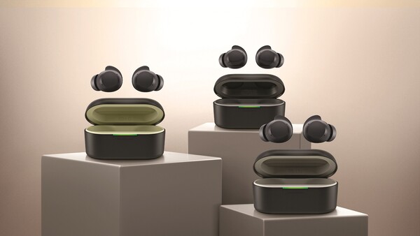 LG전자의 무선이어폰 엑스붐 3종. (왼쪽부터) 엑스붐 버즈, 엑스붐 버즈 플러스, 엑스붐 버즈 플러스./사진=LG전자