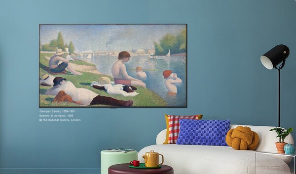 LG전자가 영국 런던 내셔널 갤러리와 파트너십을 체결했다.이번 협업으로 고객은 TV 앱 서비스인 'LG 갤러리 플러스'로 내셔널 갤러리에 전시된 조르주 쇠라의 작품 '아스니에르의 목욕하는 사람들'을 집 안에서 감상할 수 있다./사진=LG전자