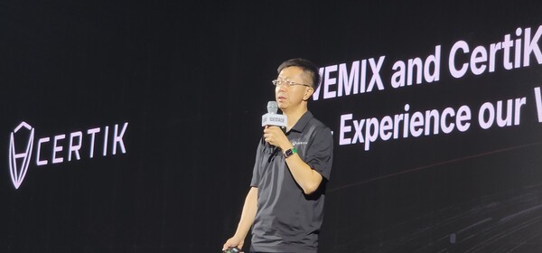 2025년9월18일 스테이블 원 행사에서 써틱 Dr.King Li CTO가 발표하고 있다./사진=문기수 기자