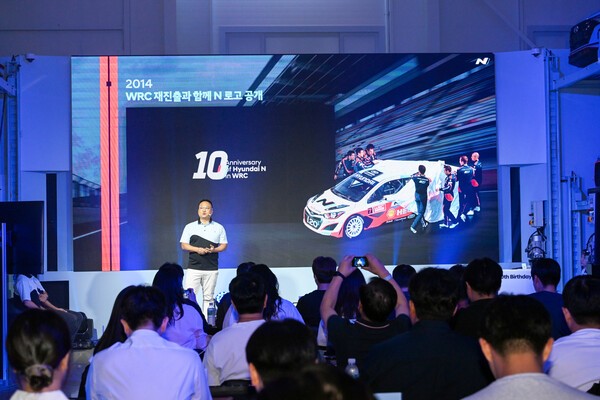 N매니지먼트실 박준우 상무가 고성능 브랜드 N 출범 10주년 기념식에서 발표하고 있다./사진=현대자동차