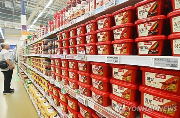 K드라마와 K팝 등 K컬처가 인기를 끌면서 한국음식에 대한 세계인들의 관심이 높아지고 있다. 농림축산식품부에 따르면 올해 8월까지 농식품 누적 수출액은 지난해 같은 기간보다 5.1% 증가하며 역대 최대 실적을 기록했다 / 사진= 연합뉴스