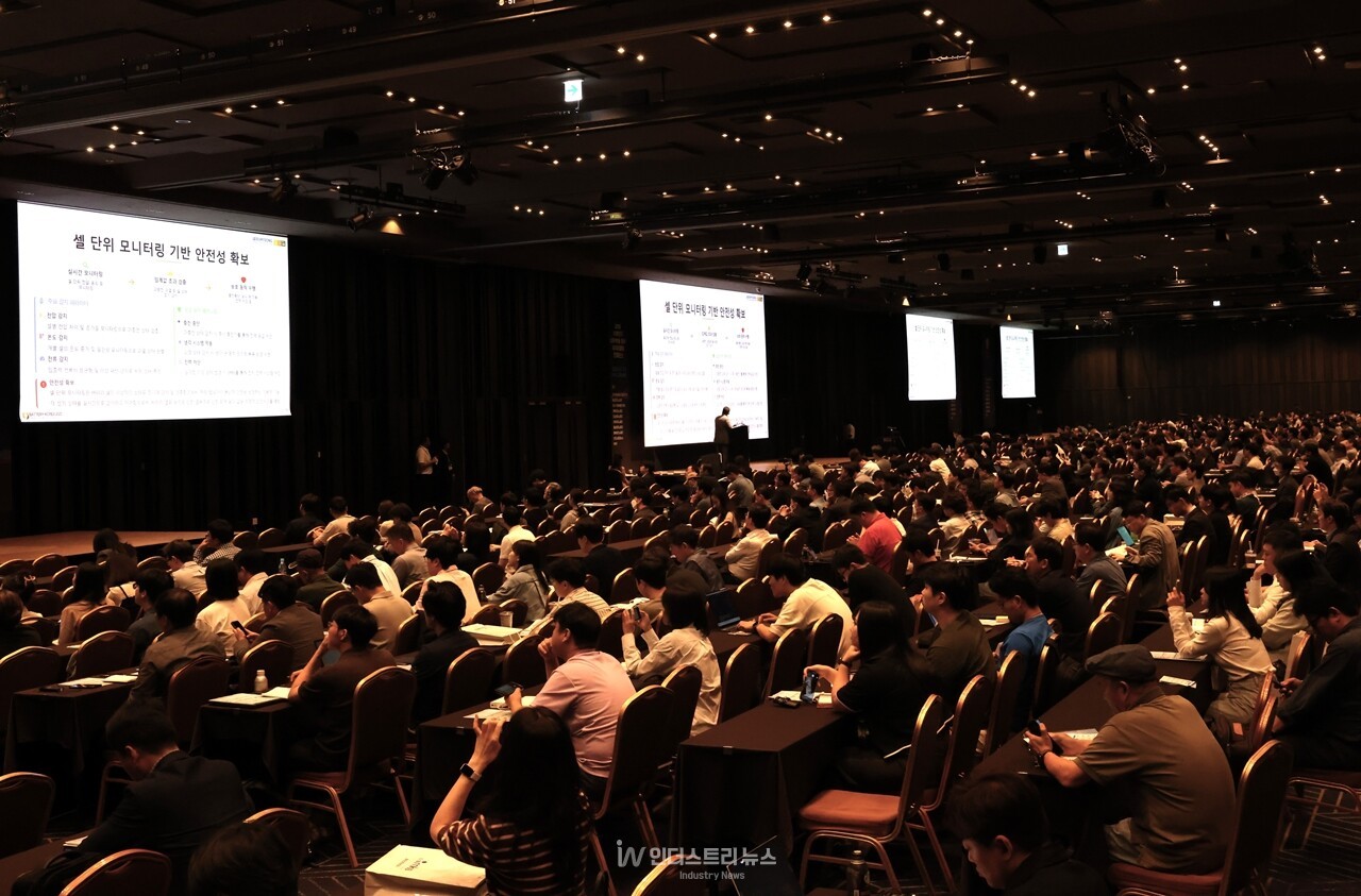 ‘2025 배터리코리아’는 배터리 시장 전망을 비롯해 정책 분석, 신기술 소개, 투자 전략 제시 등 배터리 시장을 심도 있게 조명하고 정보를 공유하는 22개의 전문가 강연이 진행된다. [사진=인더스트리뉴스]