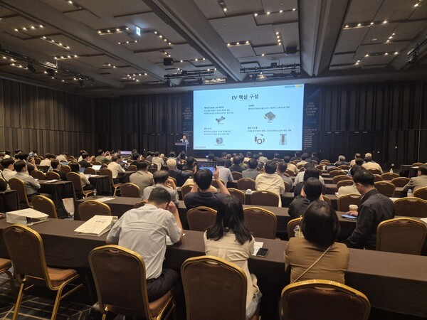 ‘2025 배터리코리아(BATTERY KOREA 2025)’ 컨퍼런스에서 ‘배터리 관리·안전’, ‘제조 무인화’, ‘글로벌 시장 분석’, 그리고 ‘사용 후 배터리’ 등 최근 배터리 산업계의 화두가 총망라됐다. [사진=인더스트리뉴스]