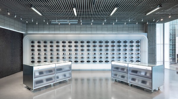 현대 모터스튜디오 서울 4층에 전시된 '다이캐스트 월'./사진=현대자동차