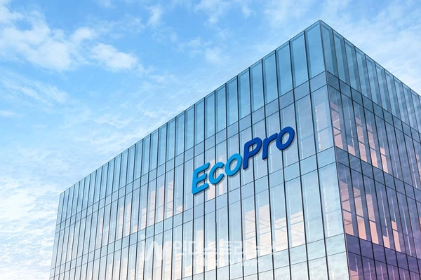 에코프로는 24일 이사회를 개최해 가족사인 에코프로비엠 주식 673만9680주를 기초자산으로 한 주가수익스왑(PRS) 계약을 통해 총 8000억원 규모의 자금을 확보하는 안건을 승인했다./사진=에코프로