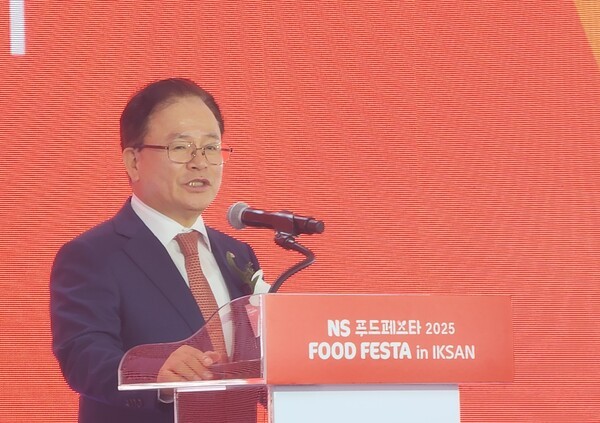 2025년9월26일 전라북도 익산에서 진행된 NS푸드페스타 2025에서 조항목 NS쇼핑 대표가 축사를 하고 있다./사진=문기수 기자