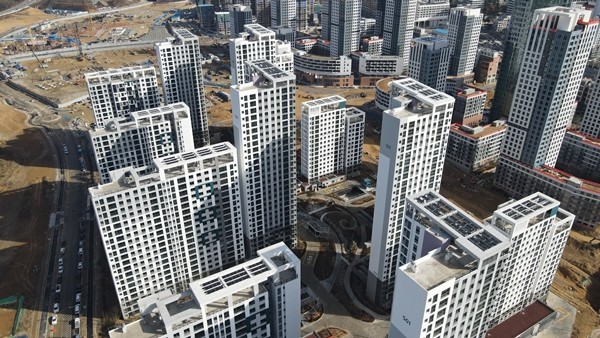 그랜드썬기술단에스피가 시공한 세종 아파트태양광 전경  [사진=그랜드썬기술단에스피]