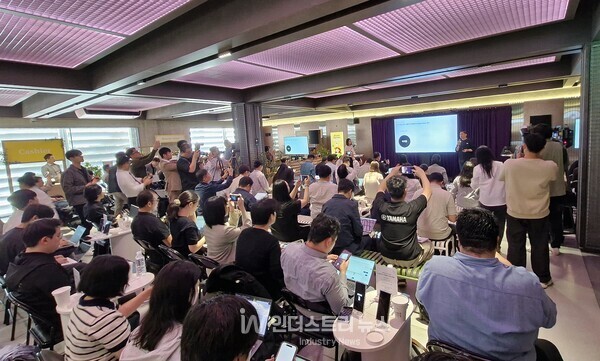 1일 서울 성수동 T 팩토리에서 열린 SK텔레콤 디지털 통신 브랜드 ‘에어’ 론칭 기자간담회 현장 모습./사진=서영길 기자