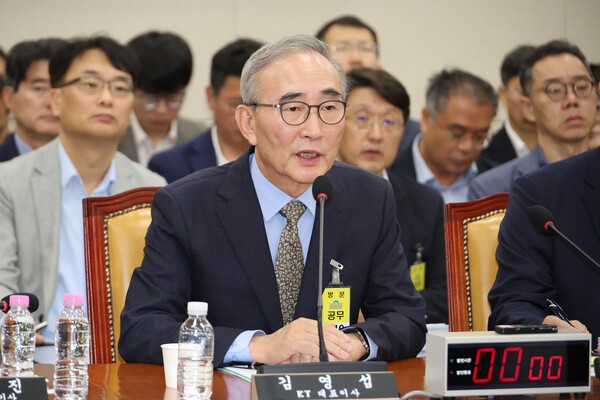 김영섭 KT 대표이사가 지난 9월 24일 국회 과학기술정보방송통신위원회에서 열린 통신·금융 대규모 해킹사고에 대한 청문회에서 위원 질의에 답하고 있다./사진=연합뉴스