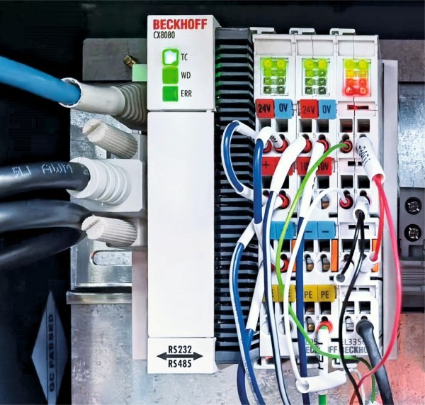 Embedded PC(CX8080), TwinCAT 자동화 소프트웨어, EtherCAT 터미널로 구성된 플랫폼이 태양광용 반도체 생산 공정을 제어한다. [사진=Beckhoff]<br>