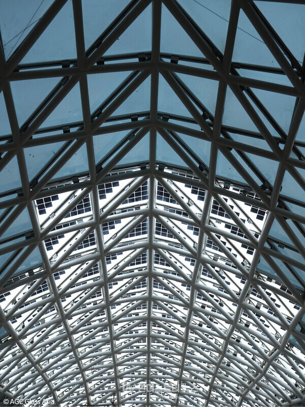 인도네시아 중앙은행(Bank of Indonesia) 본사 건물에 SKSE의 BIPV 모듈이 적용된 모습 [사진=SKSE]<br>