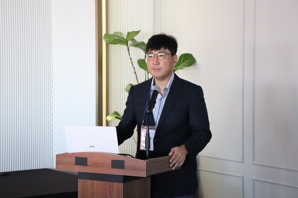 클로봇의 김창구 공동대표가 16일 열린 Tech Day에서&nbsp; 발표를 진행하고 있다. [사진=인더스트리뉴스]