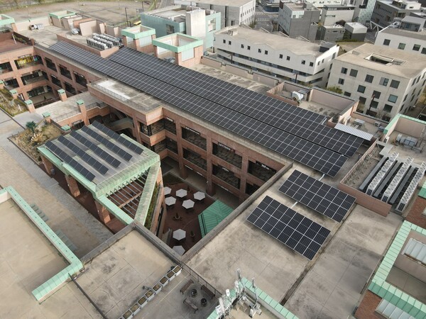 경기도 파주시 문발동 롯데프리미엄아울렛 파주점에 태양광 설비가 구축돼 있다./사진=롯데백화점