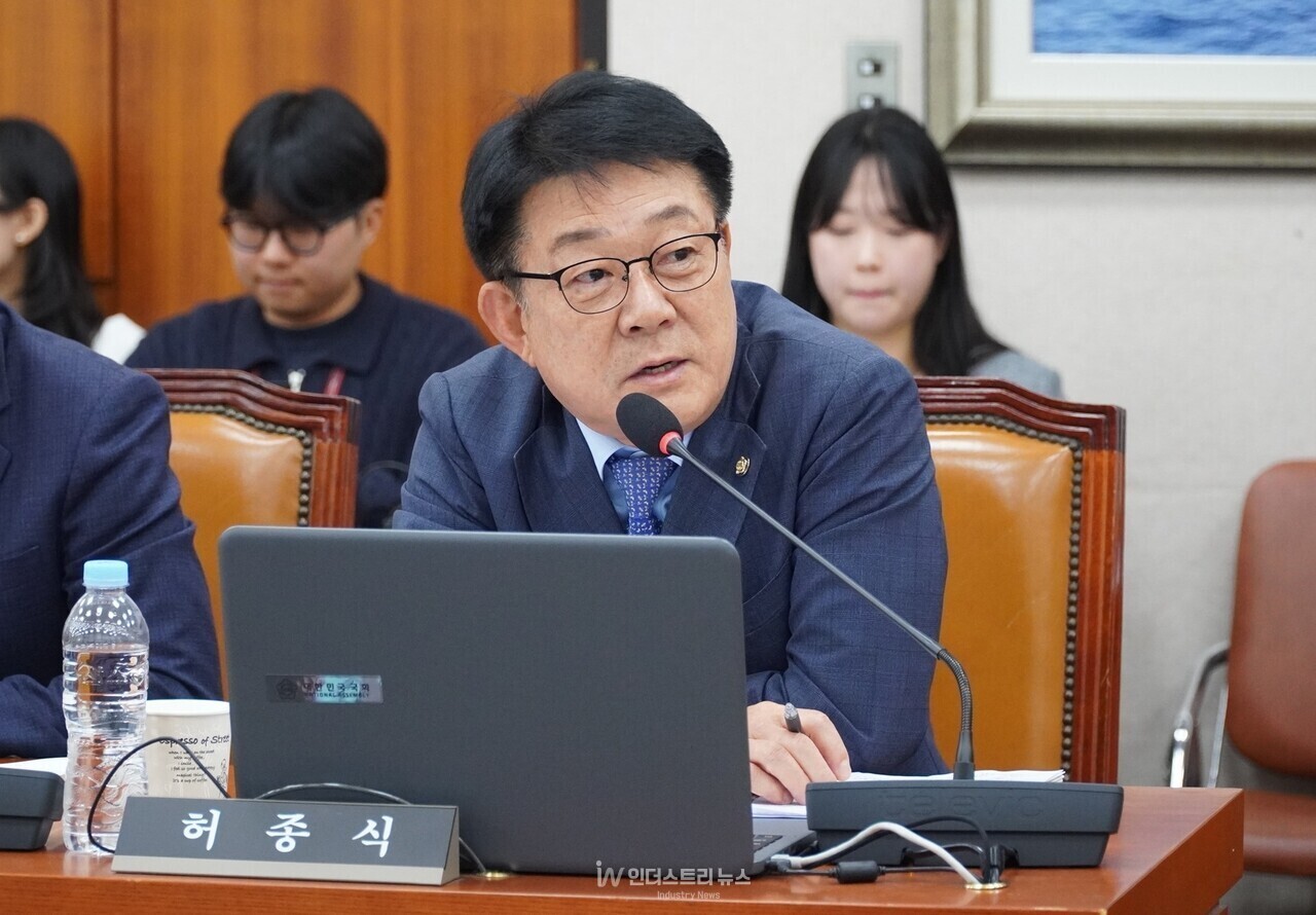 [2025 국감] 304억원 투입된 '남동산단 태양광', 민간기업 외면에 표류...... - 뉴스 썸네일 이미지