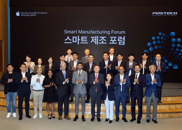 Apple 제조업 R&amp;D 지원센터(Apple Manufacturing R&amp;D Accelerator)가 지난 9월 23일부터 24일까지 양일간 포항공과대학교 POSCO 국제관에서 ‘스마트 제조 포럼’을 개최했다. [사진=Apple 제조업 R&amp;D 지원센터]<br>