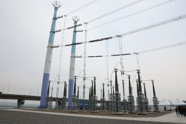 @ 지난 4월 준공된 충남 북당진~신탕정(아산) 345㎸ 송전선로 모습. /사진=충남도