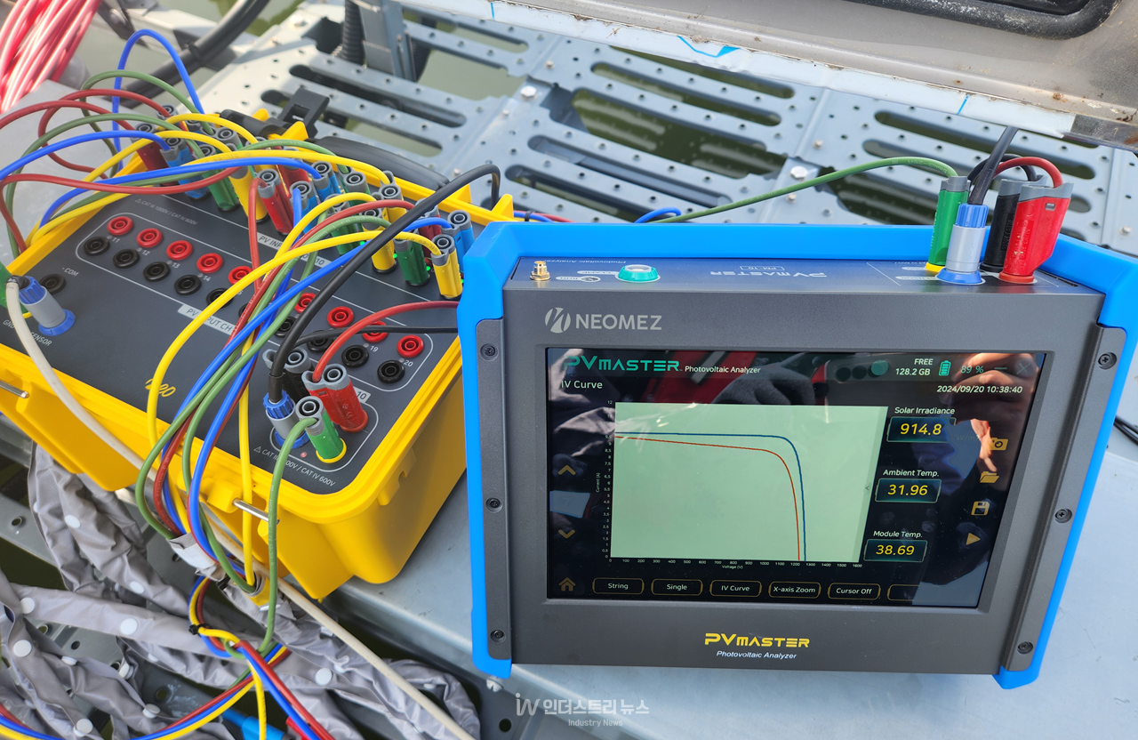 국내 유일의 글로벌 수준 태양광 검사·진단 장비&nbsp;‘PV MASTER’.&nbsp;PV MULTI20을 연결하면, 최대 20채널 동시 측정이 가능해 대규모 발전소 검사를 더욱 효율적이고 신속하게 수행할 수 있다. [사진=네오메즈]<br>