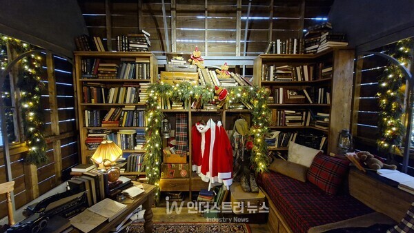 산타의 집 내부 산타의 거실 모습./사진=서영길 기자