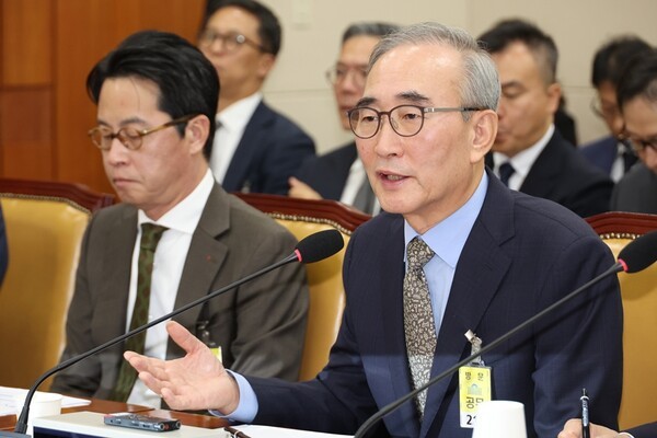 김영섭 KT 대표이사가 지난 9월 24일 국회 과학기술정보방송통신위원회에서 열린 통신·금융 대규모 해킹사고에 대한 청문회에서 위원 질의에 답하고 있다./사진=연합뉴스
