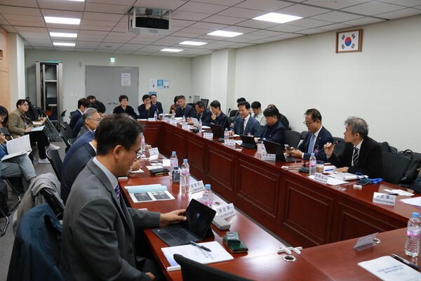 국회의원회관 제1간담회의실에서&nbsp;‘산업별 데이터스페이스와 글로벌 경쟁력 강화’를 주제로 간담회가 진행됐다. [사진=인더스트리뉴스]