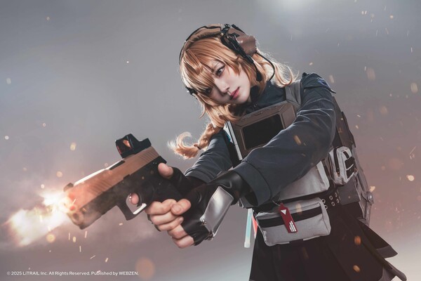 웹젠이 7일 공개한 지스타 2025 출품작 '게이트 오브 게이츠' 코스프레 화보 중 일부./사진=웹젠