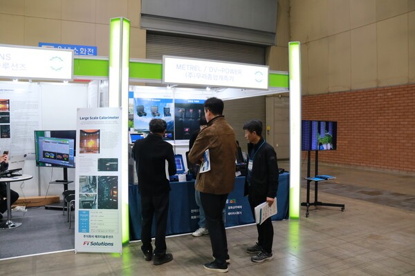 우리종합계측기가 5일부터 7일까지 일산 킨텍스에서 열린 2025 배터리 아시아 쇼(Battery Asia Show 2025)에 참가해 배터리 부하/용량 시험기 등 다양한 솔루션을 선보였다. [사진=인더스트리뉴스]<br>