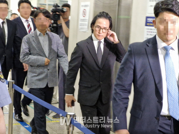 검찰, 조현범 한국앤컴퍼니그룹 회장 항소심서 징역 12년 구형 - 뉴스 썸네일 이미지