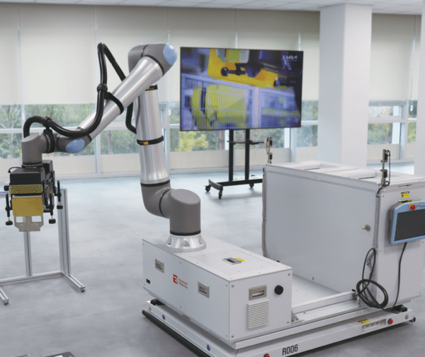 시스콘로보틱스의 MPR(모바일 피킹 로봇)은 AMR(차체)에 협동로봇(차상)을 결합한 형태를 띄고 있다. 고객사의 공정에 따라 차상에는 다양한 형태의 차상이 결합될 수 있다. [사진=인더스트리뉴스]<br>