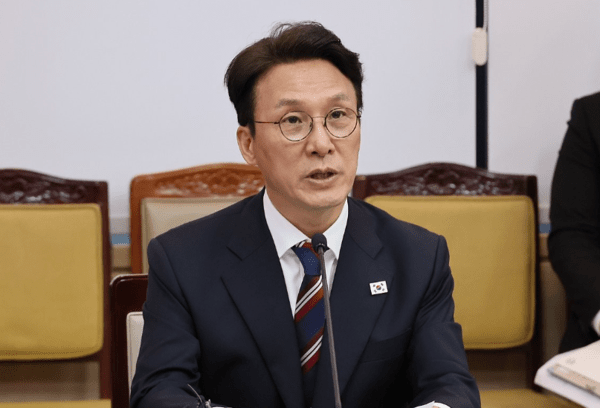 김민석 국무총리는 11일 서울 용산 대통령실에서 열린 국무회의 모두발언에서 “‘헌법존중 정부혁신 TF’를 구성하자”고 제안했다. 이 대통령은 김 총리의 제안에 즉각 동의하며 자체 조사 필요성을 강조했다 / 사진= 연합뉴스<br>