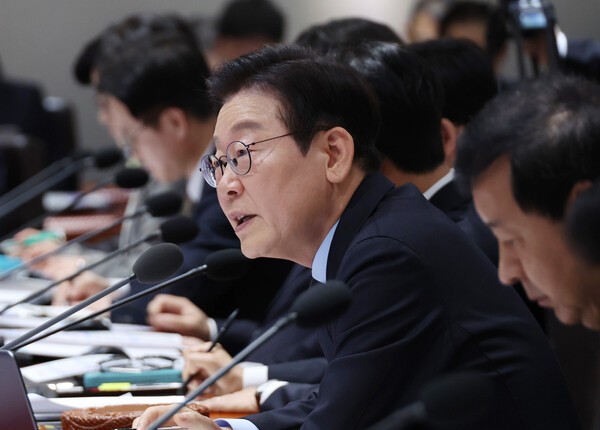 이재명 대통령이 11일 용산 대통령실에서 열린 국무회의를 주재하고 있다. /사진=연합뉴스