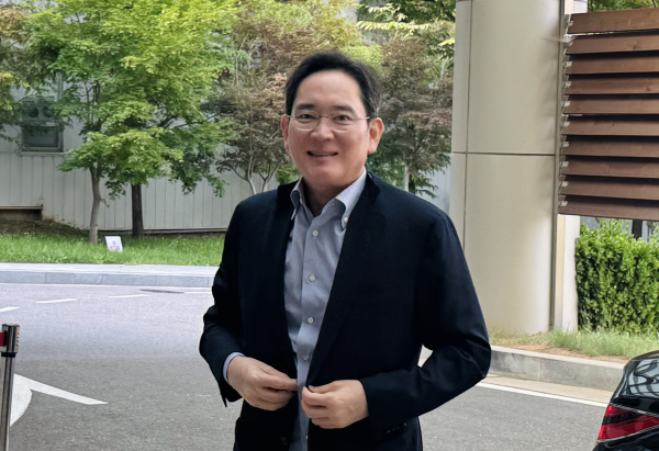 이재용 삼성전자 회장이 29일 강서구 서울김포비즈니스항공센터(SGBAC)를 통해 워싱턴으로 출국하고 있다./사진=연합뉴스