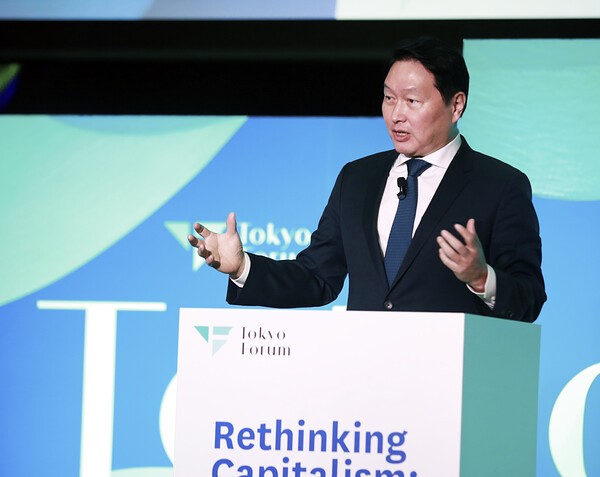 최태원 SK회장이 21일 일본 도쿄대 야스다 강당에서 개최된 ‘도쿄포럼 2025’에서 개회사를 하고 있다. /사진=SK그룹