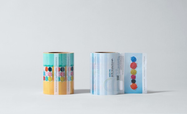 LG화학의 유니커블(UNIQABLE™) 소재로 만든 초박막 필름(MDO PE)./사진=LG화학<br>