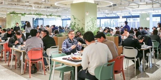 "점심값 1만원 시대"...'런치플레이션' 속 급식업계 뜻밖의 호황 - 뉴스 썸네일 이미지