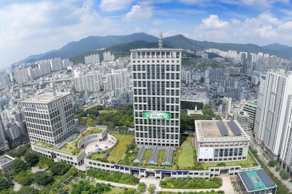 부산시, 글로벌 해양도시 질주...관광 300만·해양협력·생태교육 '동시... - 뉴스 썸네일 이미지