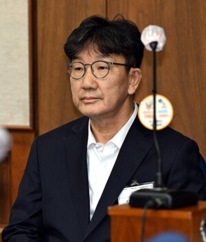 ‘통일교 1억 수수’ 혐의 권성동 첫 재판…공소장 놓고 검찰·변호인 공방