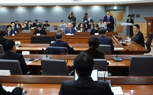 탄소중립위, 2035년까지 온실가스 ‘53~61% 감축’ 의결