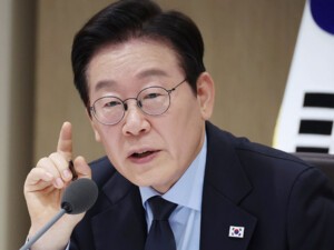 이재명 대통령 “검찰 정치화 막아야…국민 납득할 토론 필요”